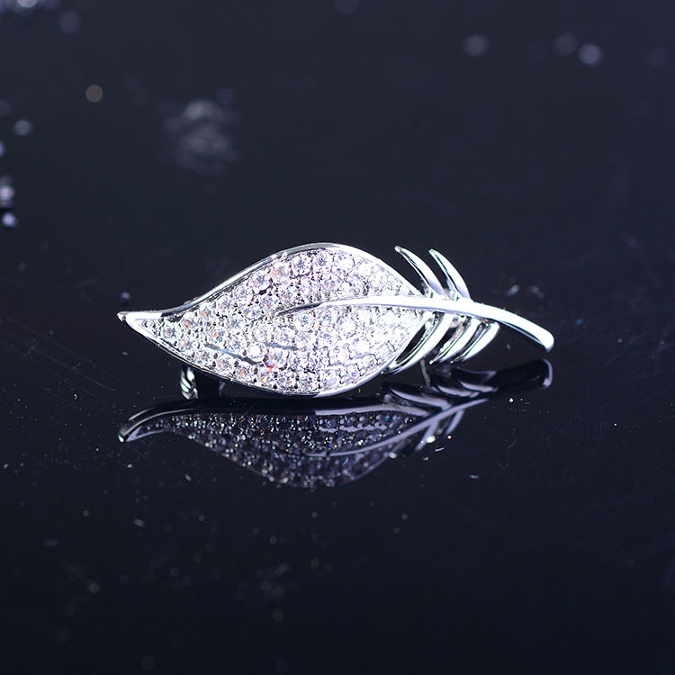 018 Fashionable and Cute Leaf Brooch, Leaf Personality, Leaf accessory, Small brooch Personality, New fashionable and elegant, fashionable and cute Small pin in stock Specification image