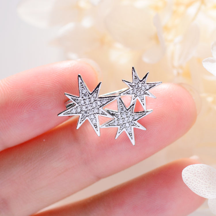 017 Korean version fashionable, elegant and cute Xingxin Creative brooch, personalized, fashionable, simple and cute in stock clothing accessories, dress, large suit jacket, pin, versatile style details Picture