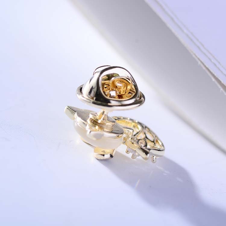 009 Korean version fashionable, elegant and cute Little fox brooch, creative, individual, fashionable and simple. Women's brooch in stock, cute, fresh, elegant and versatile Specification image