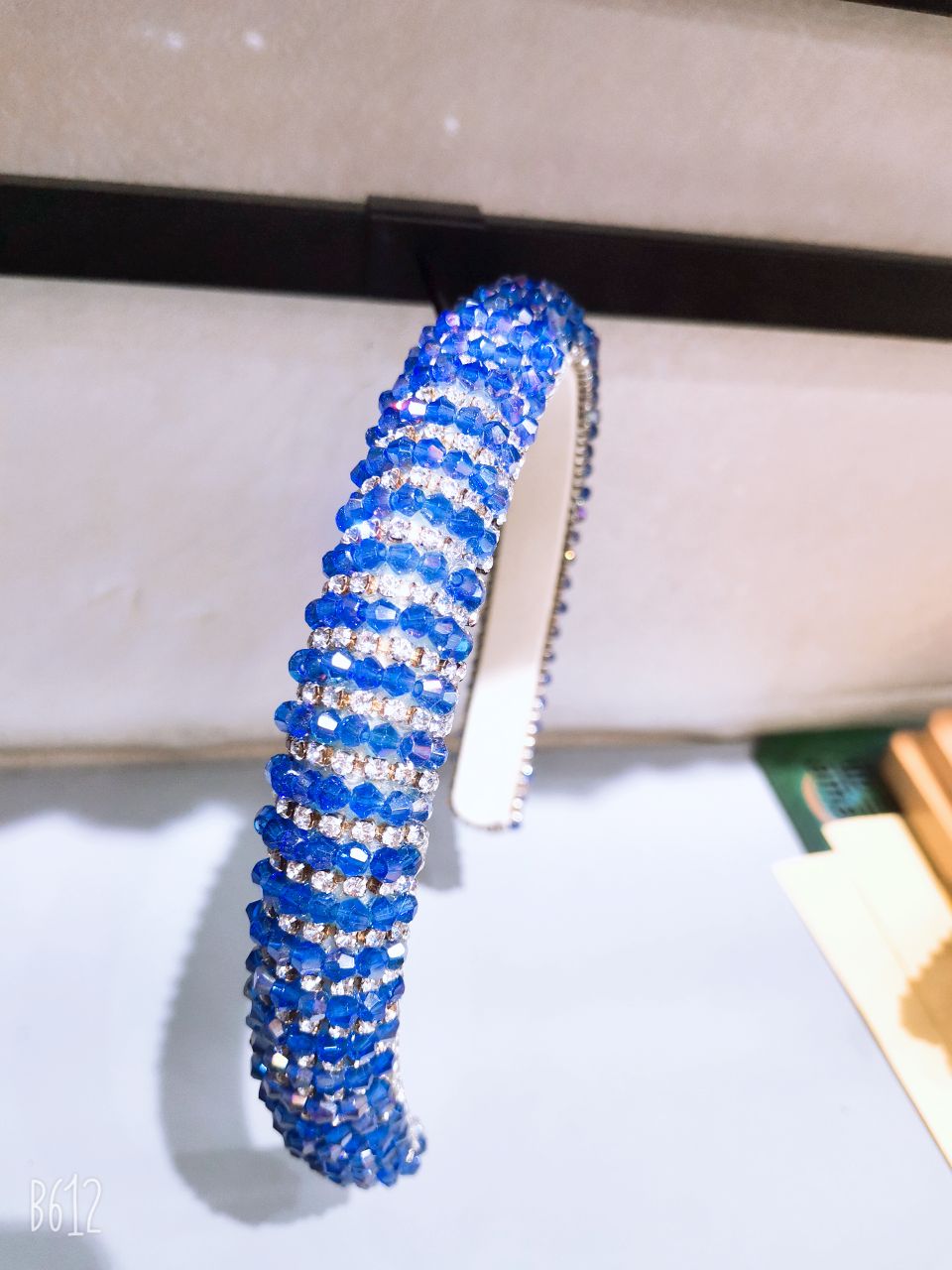 Handcrafted luxurious water diamond sponge hair band, high top, wide edge, versatile, face-enhancing, small pressure, full diamond flash headband, women's hair accessory detail image 5