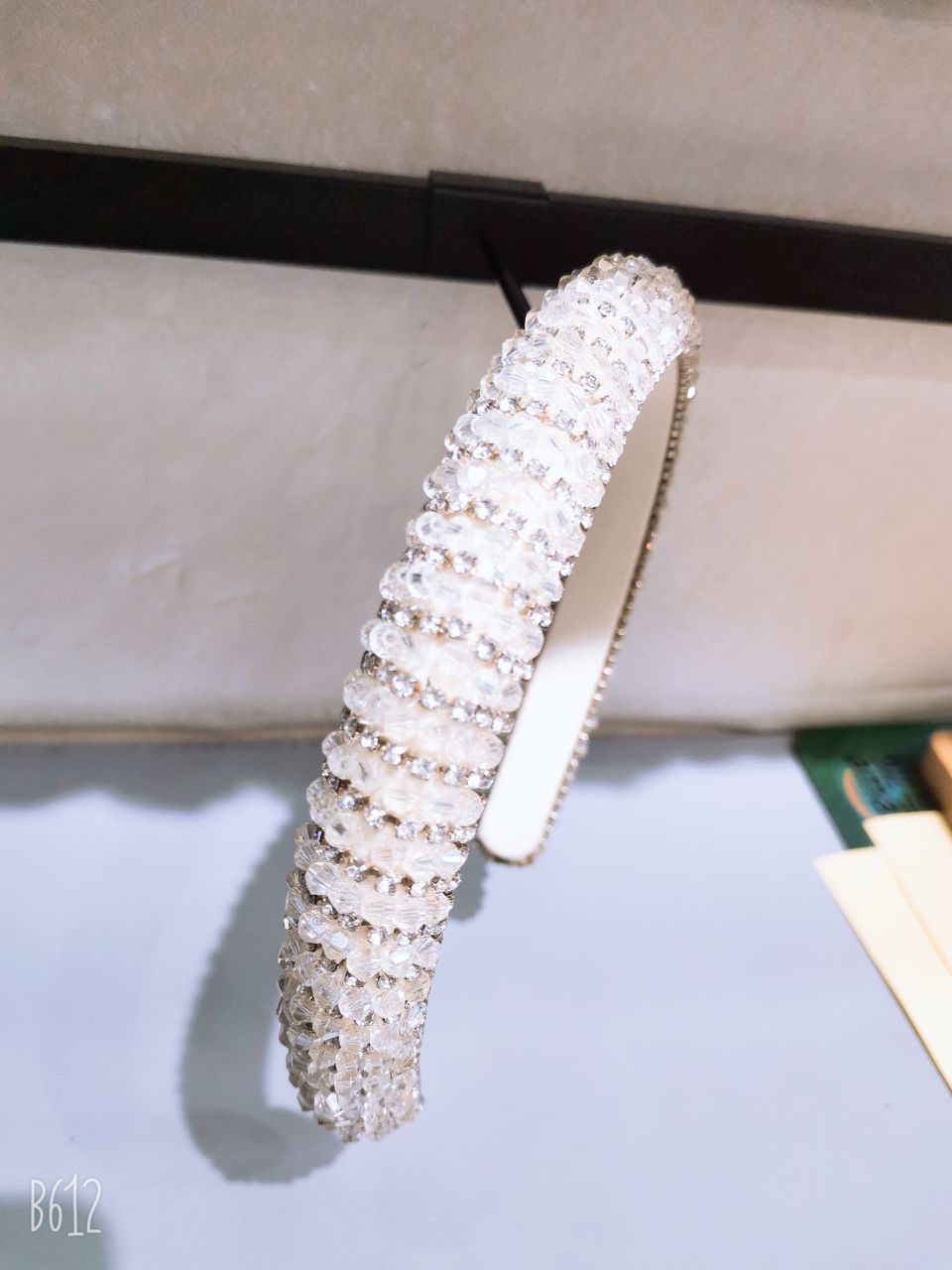Handcrafted luxurious water diamond sponge hair band, high top, wide edge, versatile, face-enhancing, small pressure, full diamond flash headband, women's hair accessory detail image 2