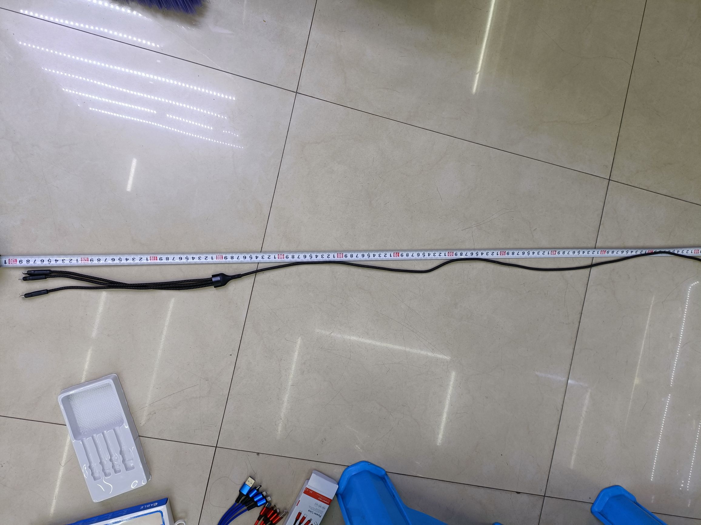 1.3-meter nylon fast charging one drag three data cables detail image 6