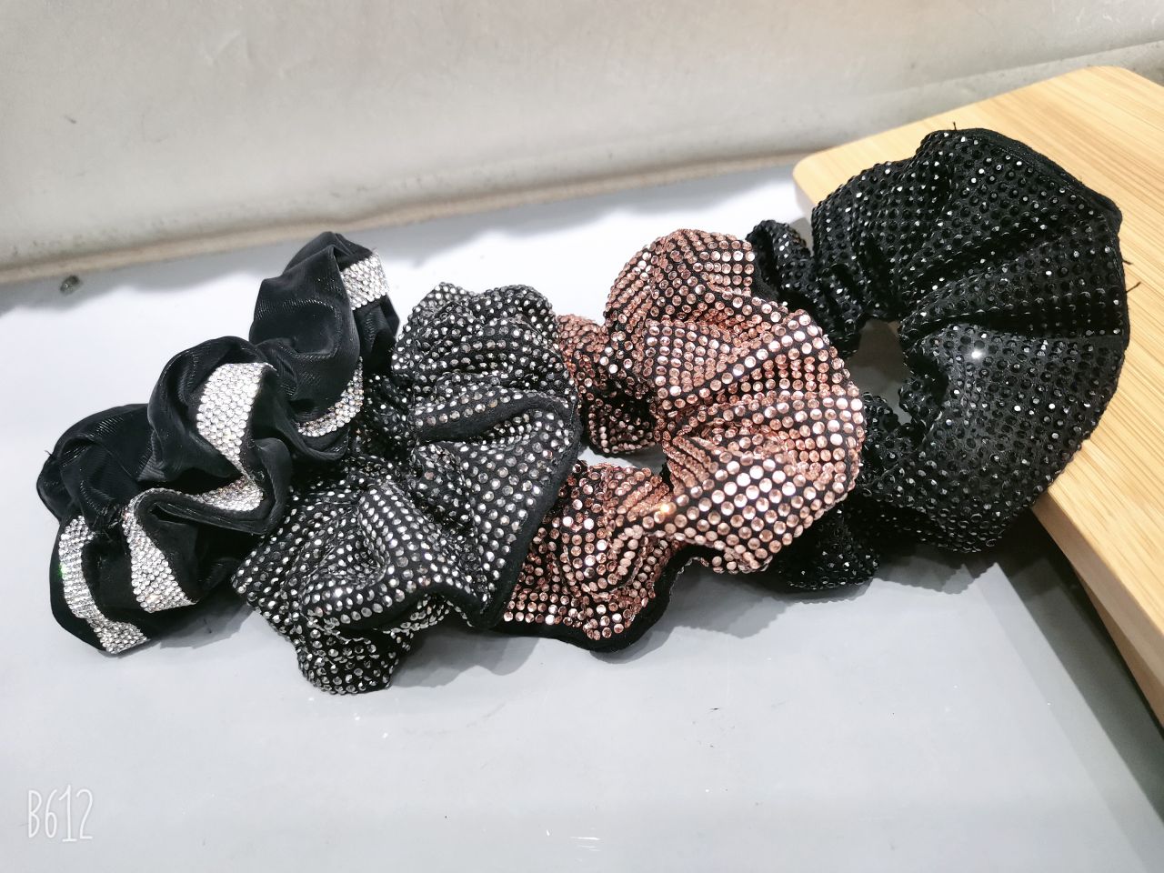 Fashionable and retro French rhinestone large intestine hair band, versatile for going out, leather band women's hair tie, elegant Korean hair tie