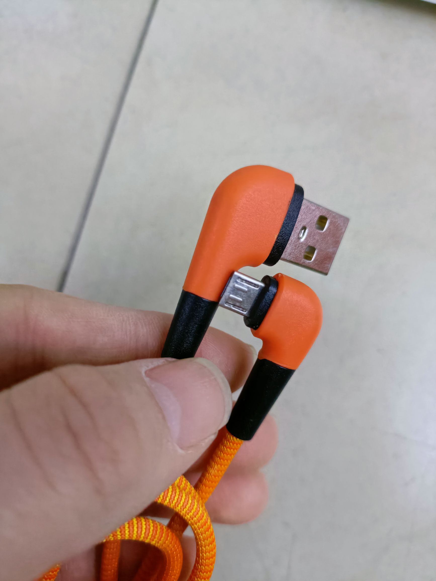毛毛虫双弯头手机数据线 细纹编织线身详情图4