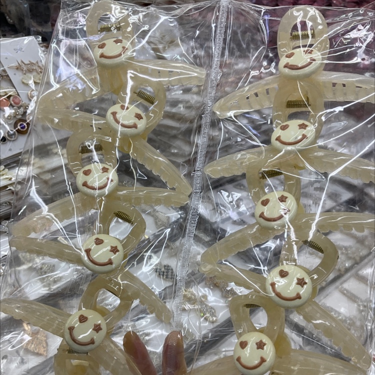 Beige smiling face with big claws