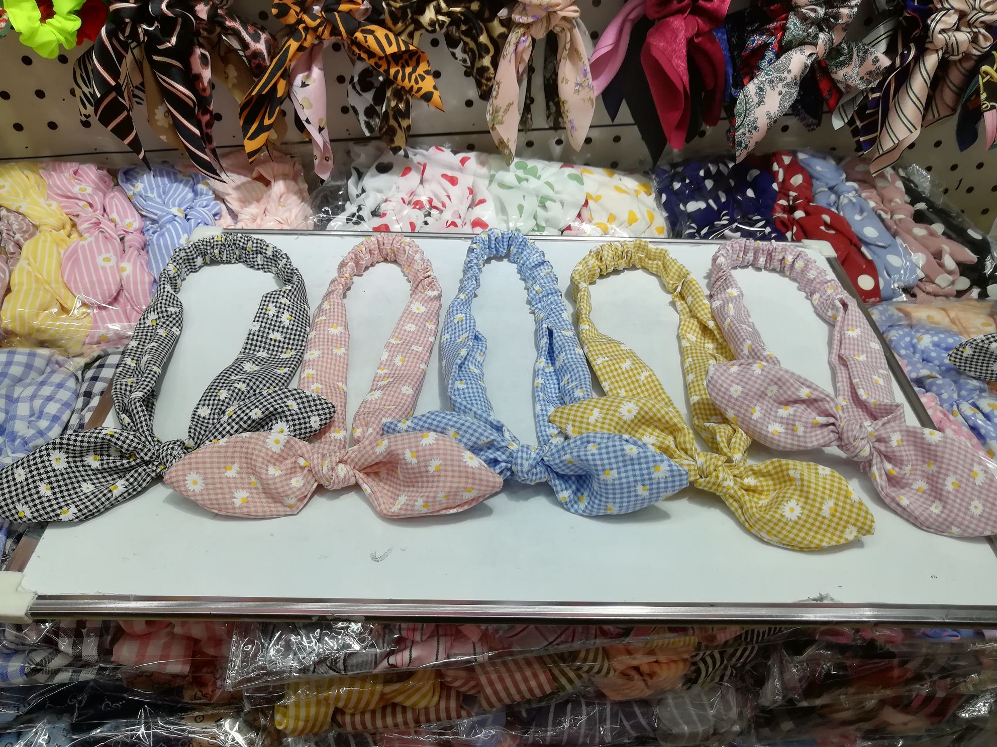 浩浩饰品2022年新款网红暴款格子小雏菊头袋兔耳朵发带头饰