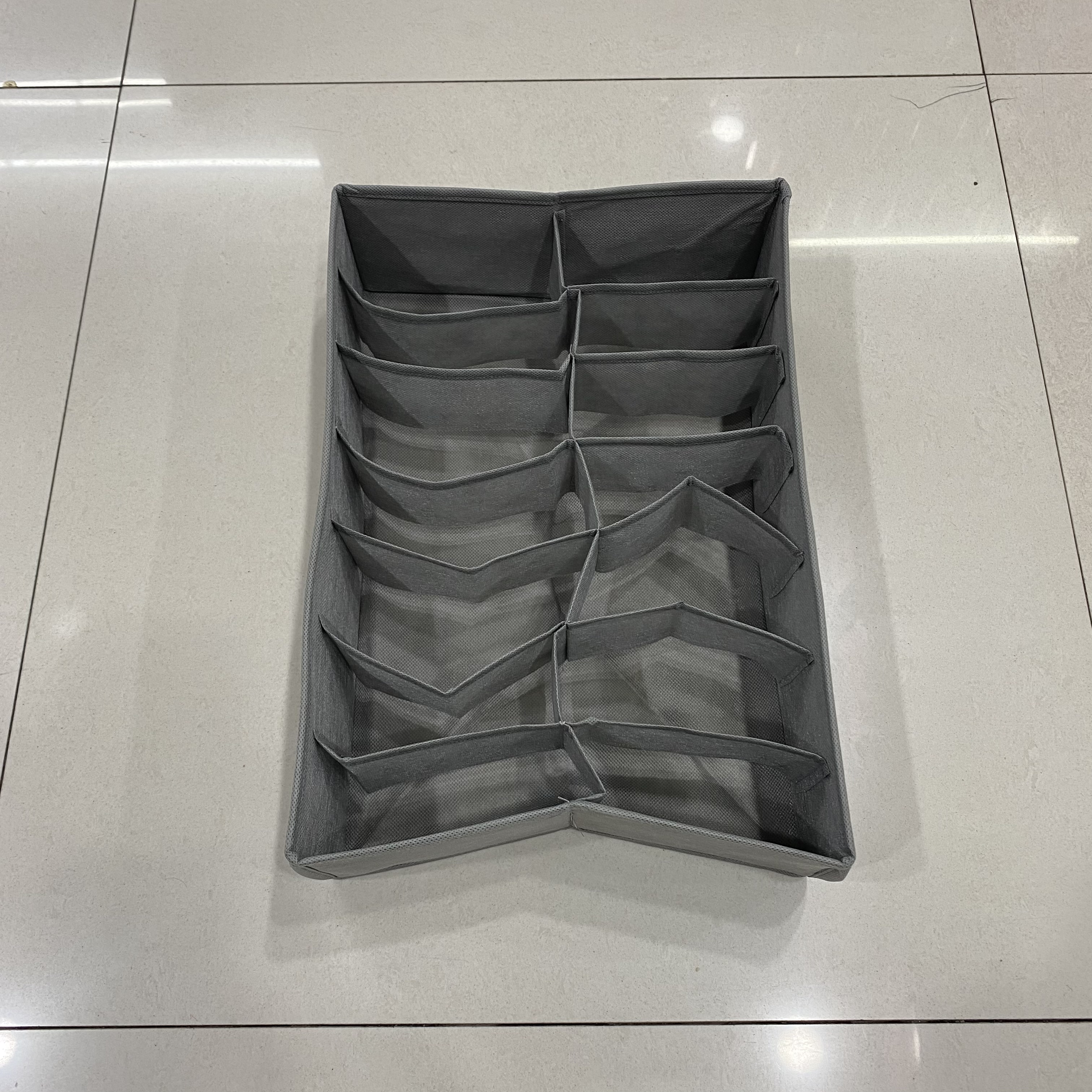 14-compartment underwear storage box Application Scenario