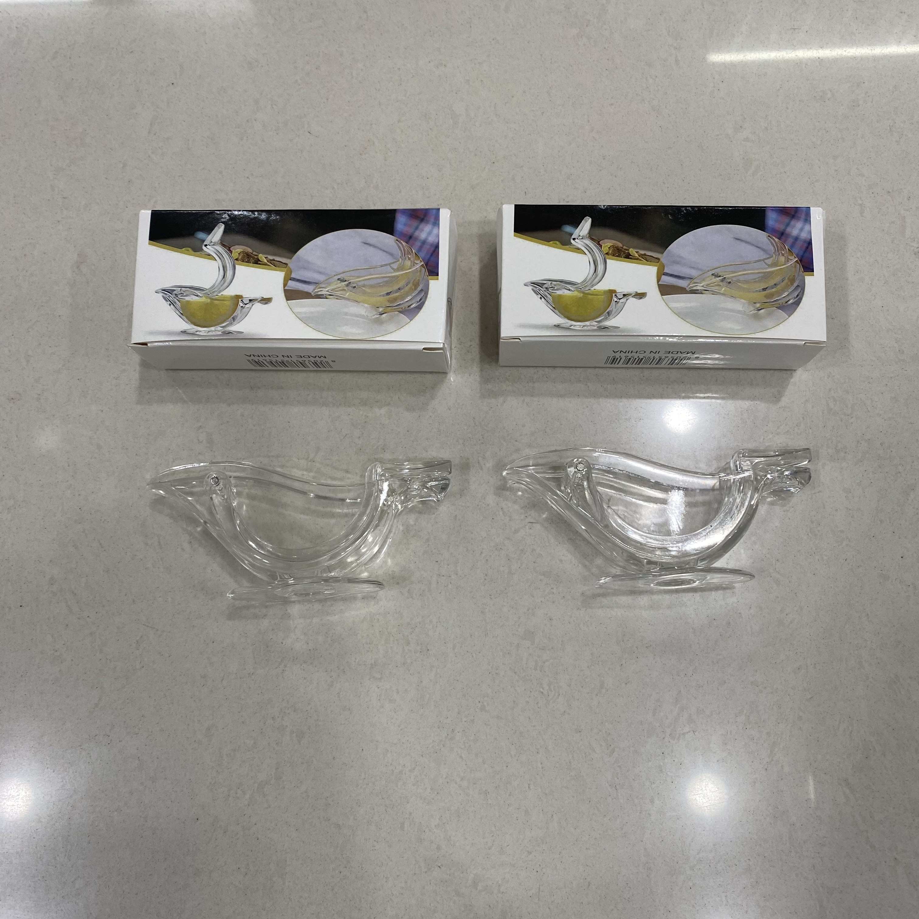 Transparent fruit juicer