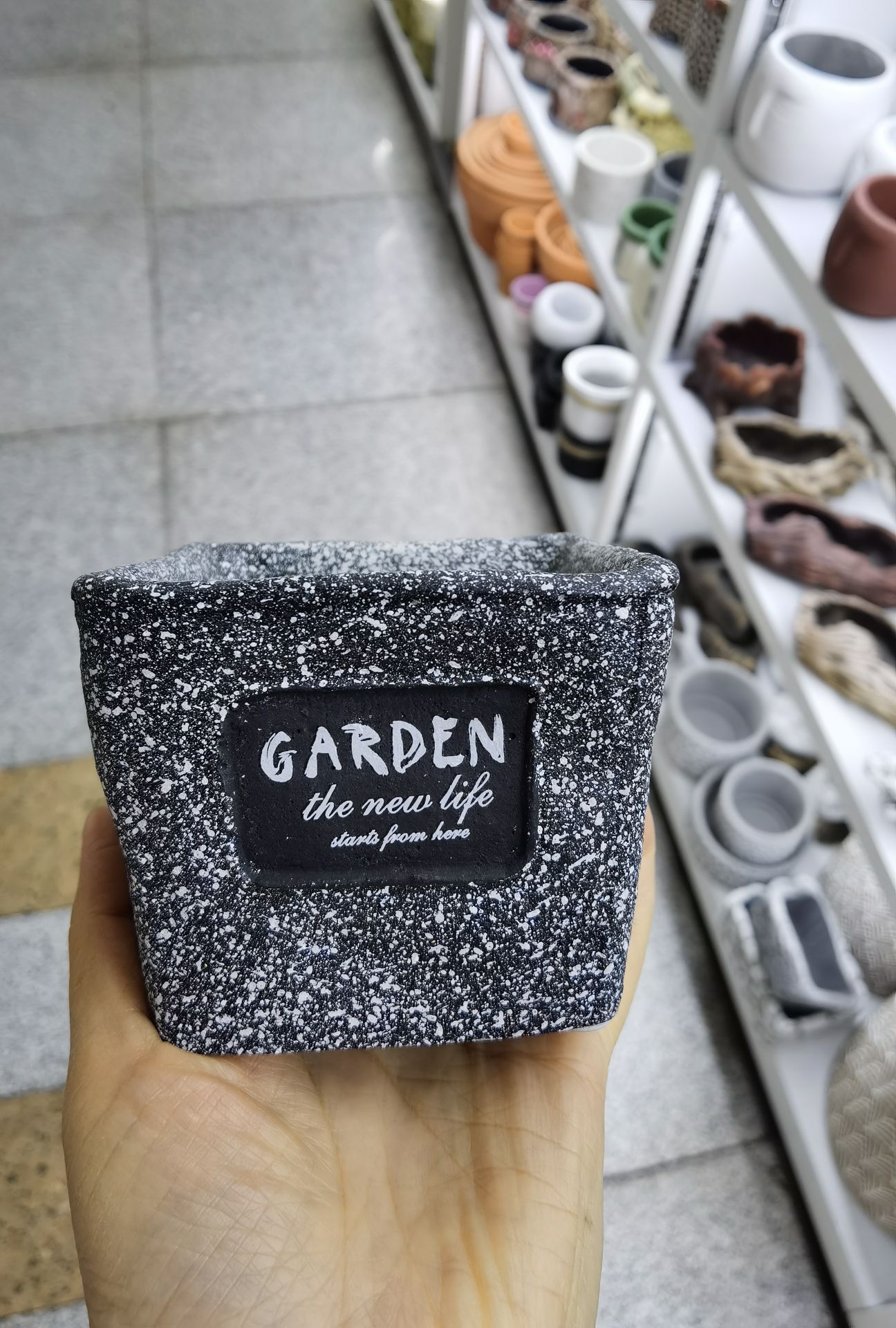 Black spray-dot artificial flowers, artificial flower arrangements, sunflowers, plastic flowers, plants, living room table decorations, small ornaments, artificial green plants, potted plants Specification image