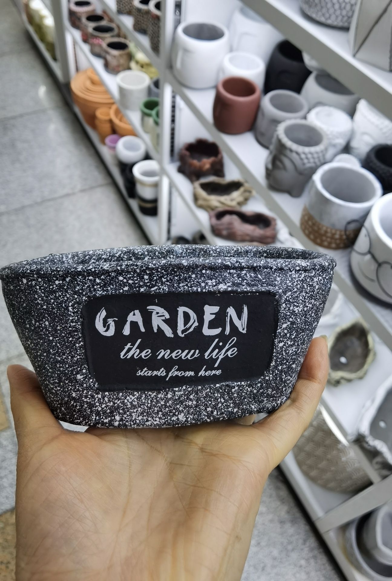 Black spray-dot artificial flowers, artificial flower arrangements, sunflowers, plastic flowers, plants, living room table decorations, small ornaments, artificial green plants, potted plants Application Scenario