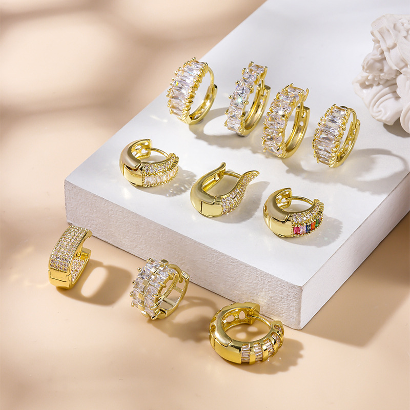 The new geometric shape, niche design, European and American light luxury zircon ear buckle earrings are fashionable