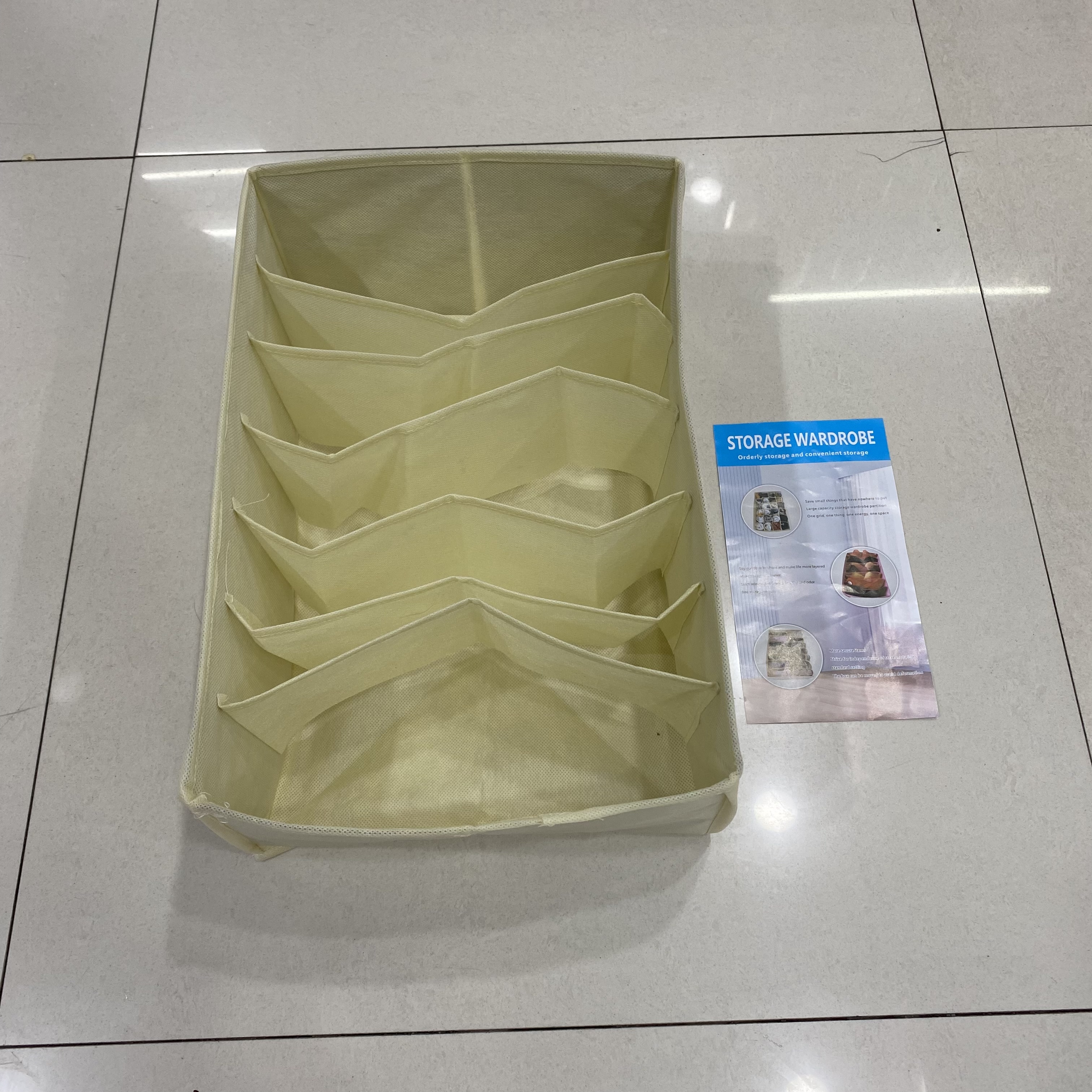 7-compartment underwear storage box Application Scenario