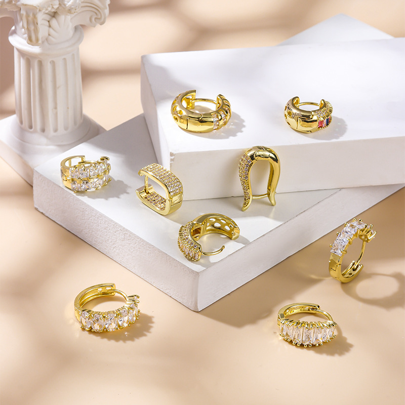 The new geometric shape, niche design, European and American light luxury zircon ear buckle earrings are fashionable detail image 3