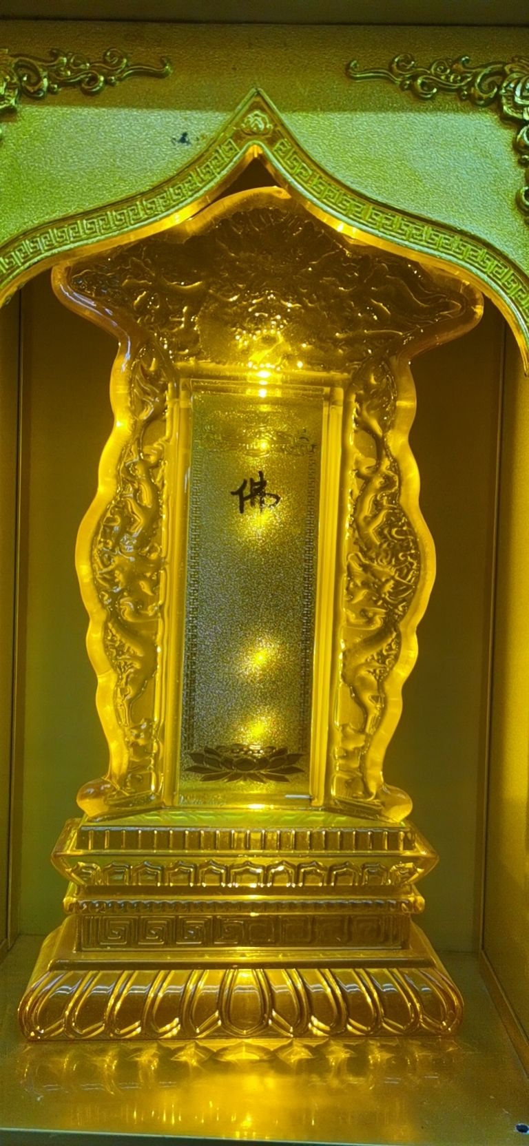 The exquisite craftsmanship of Helian culture, the water glass Guanyin Bodhisattva statue, is a decorative handicraft for home worship and the home Buddhist hall detail image 3