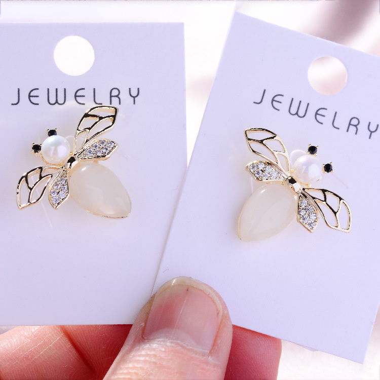 032 Korean version fashionable and elegant Ginkgo leaf trendy European and American style round brooch cute, simple and individual fashionable and cute women's accessory clothing accessory brooch Item Picture