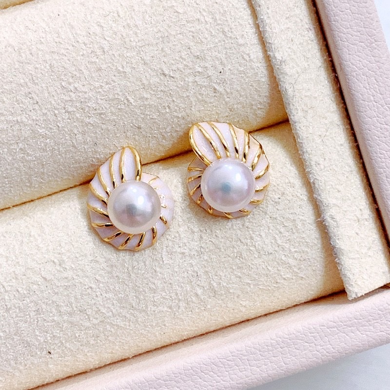 The new elegant and unique small conch stud earrings from Yabidai feature a niche design and natural freshwater pearl earrings and earrings. ^_^ Specification image