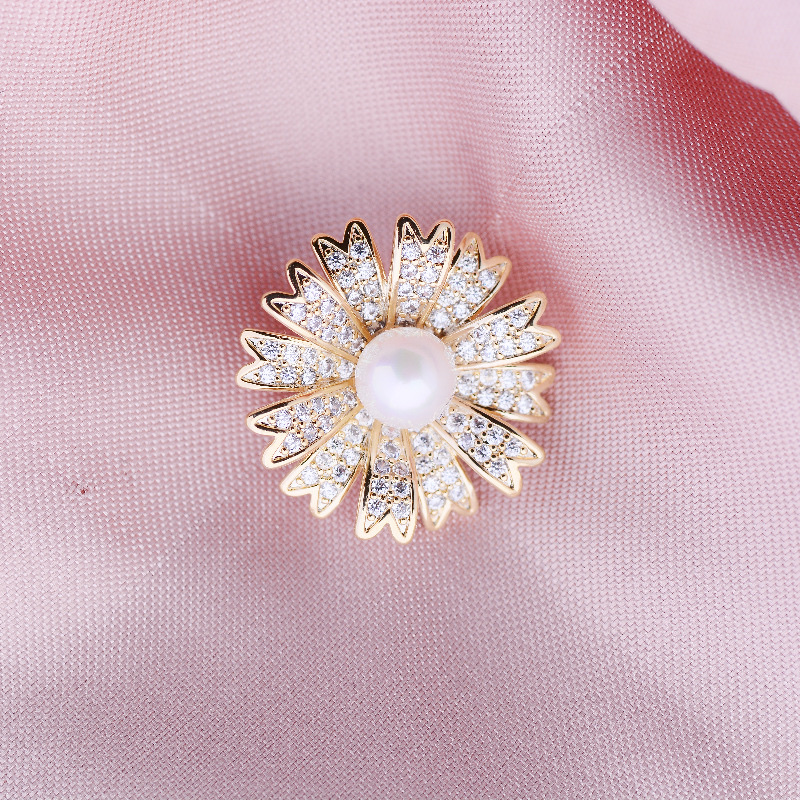 034 Korean version fashionable and elegant Ginkgo leaf trendy European and American style round brooch cute, simple and individual fashionable and cute women's accessory clothing accessory brooch Specification image