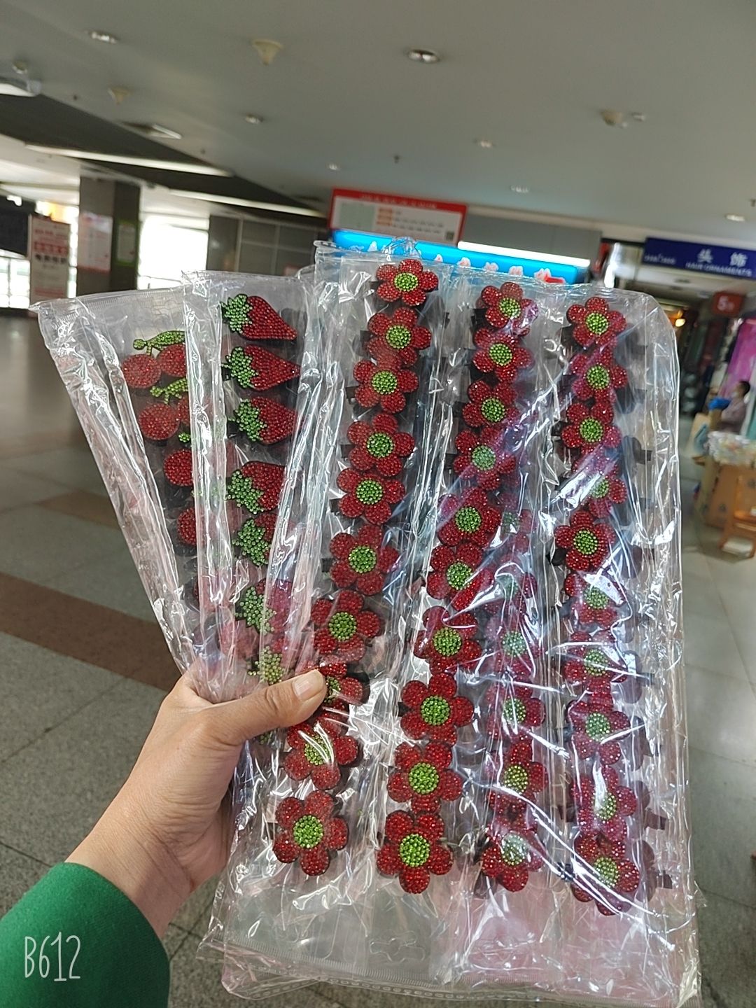 Red flower, bright diamond and black clip Qianyao jewelry, 2022 new style