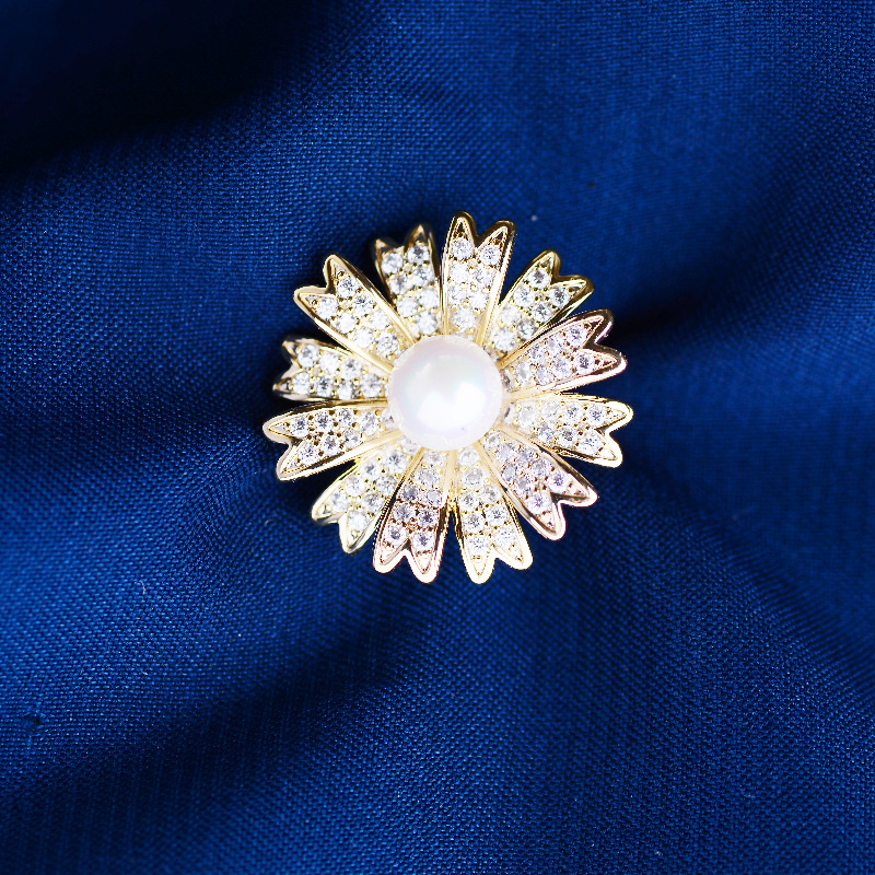 034 Korean version fashionable and elegant Ginkgo leaf trendy European and American style round brooch cute, simple and individual fashionable and cute women's accessory clothing accessory brooch