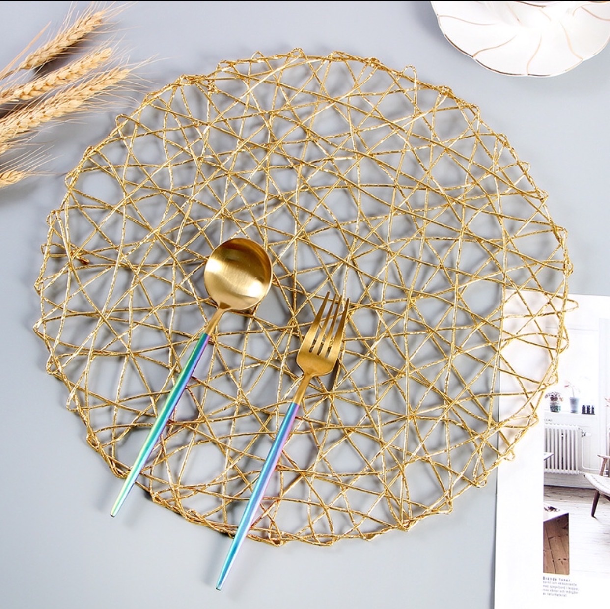 New light luxury hand-woven placemats with paper gold film heat insulation placemats Item Picture