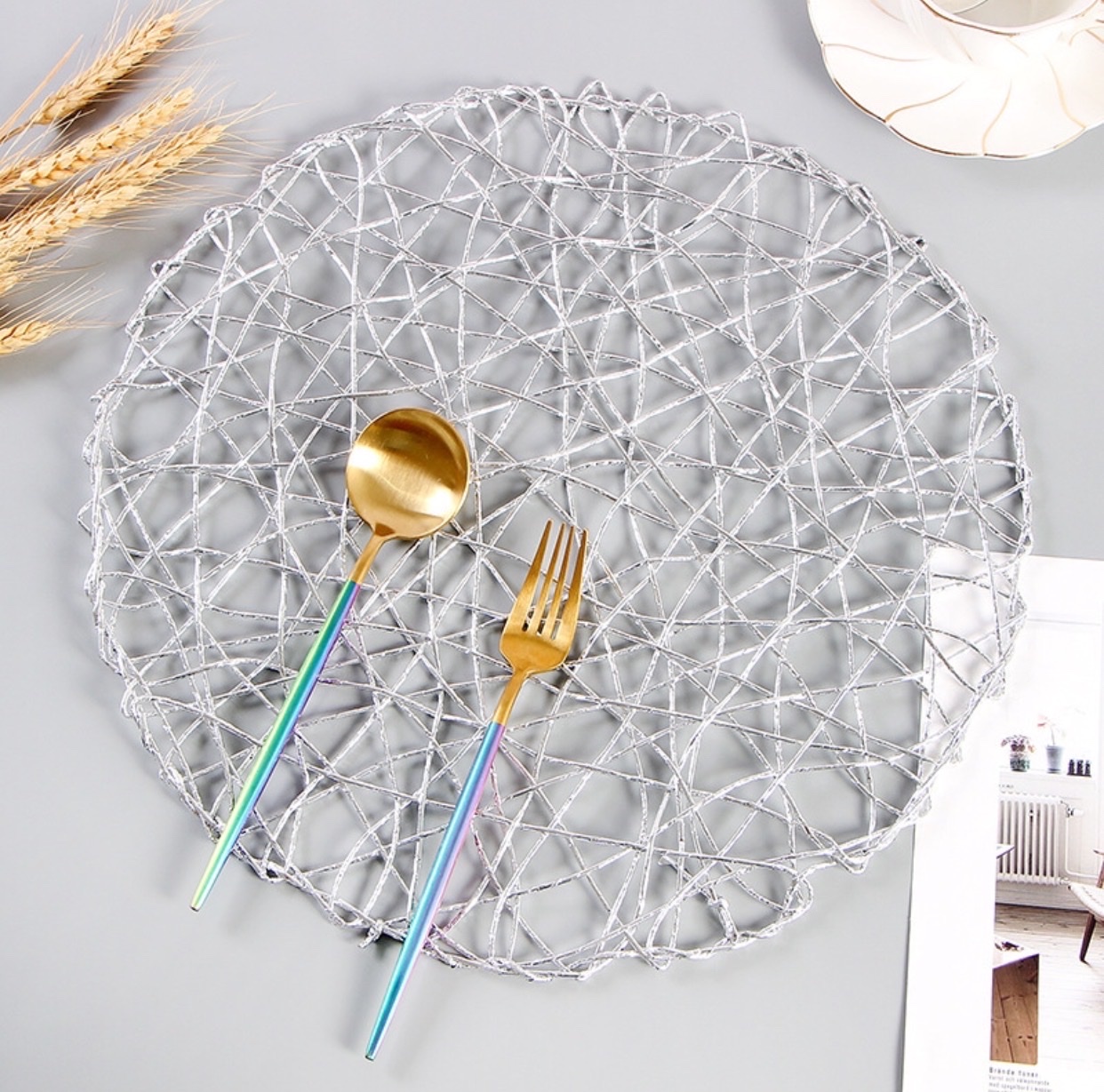 New light luxury hand-woven placemats with paper gold film heat insulation placemats Specification image