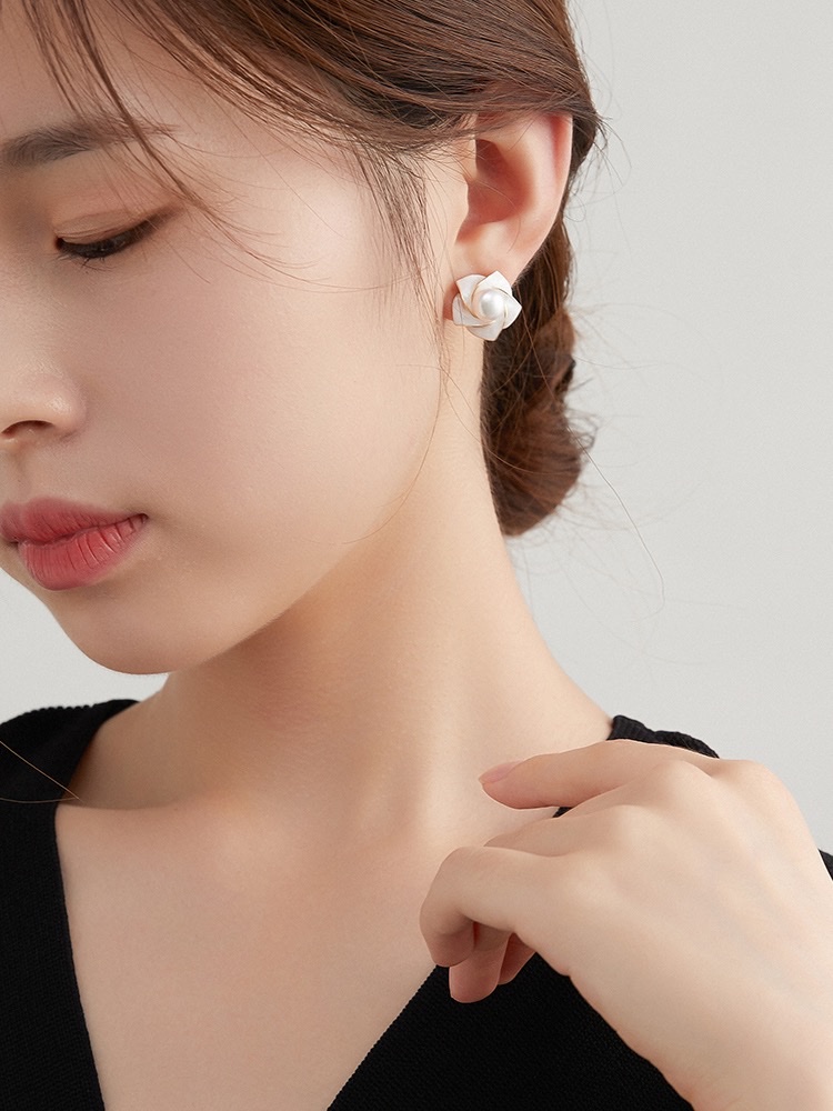  雅思比黛花朵耳钉女珍珠耳环2022年新款潮设计感小众高级感轻奢时尚耳饰