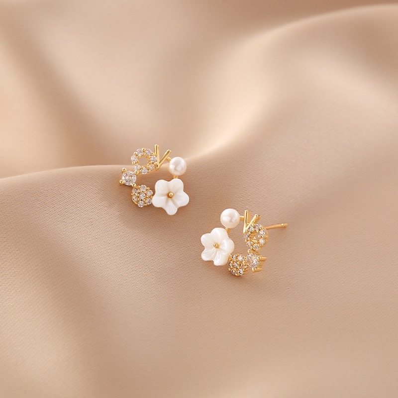 Natural freshwater Yaspite pearl stud earrings, delicate and small earrings, women's niche high-end feel, S925 silver needle anti-allergy earrings Specification image
