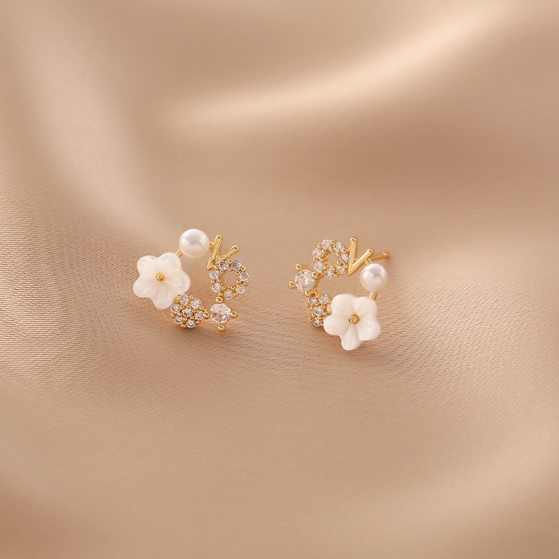 Natural freshwater Yaspite pearl stud earrings, delicate and small earrings, women's niche high-end feel, S925 silver needle anti-allergy earrings