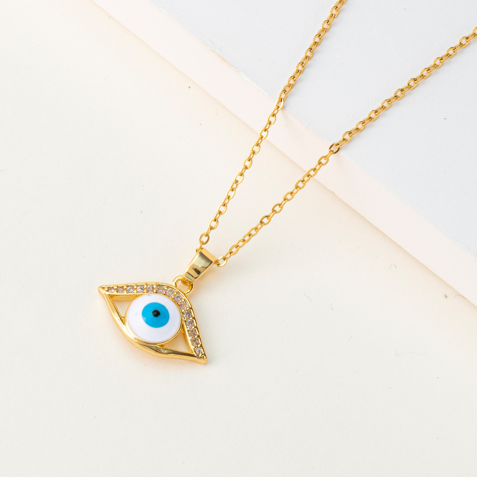 Factory direct sales, European and American cross-border Devil's Eye pendant necklace, personalized and fashionable, colorful stainless steel collarbone chain Application Scenario