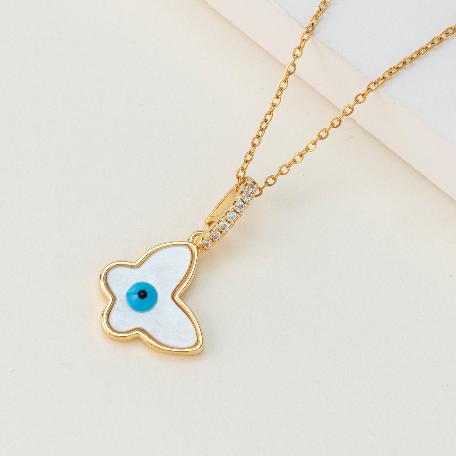 Cross-border European and American new best-selling evil eye pendant necklace, Turkish zircon blue eye stainless steel jewelry Application Scenario