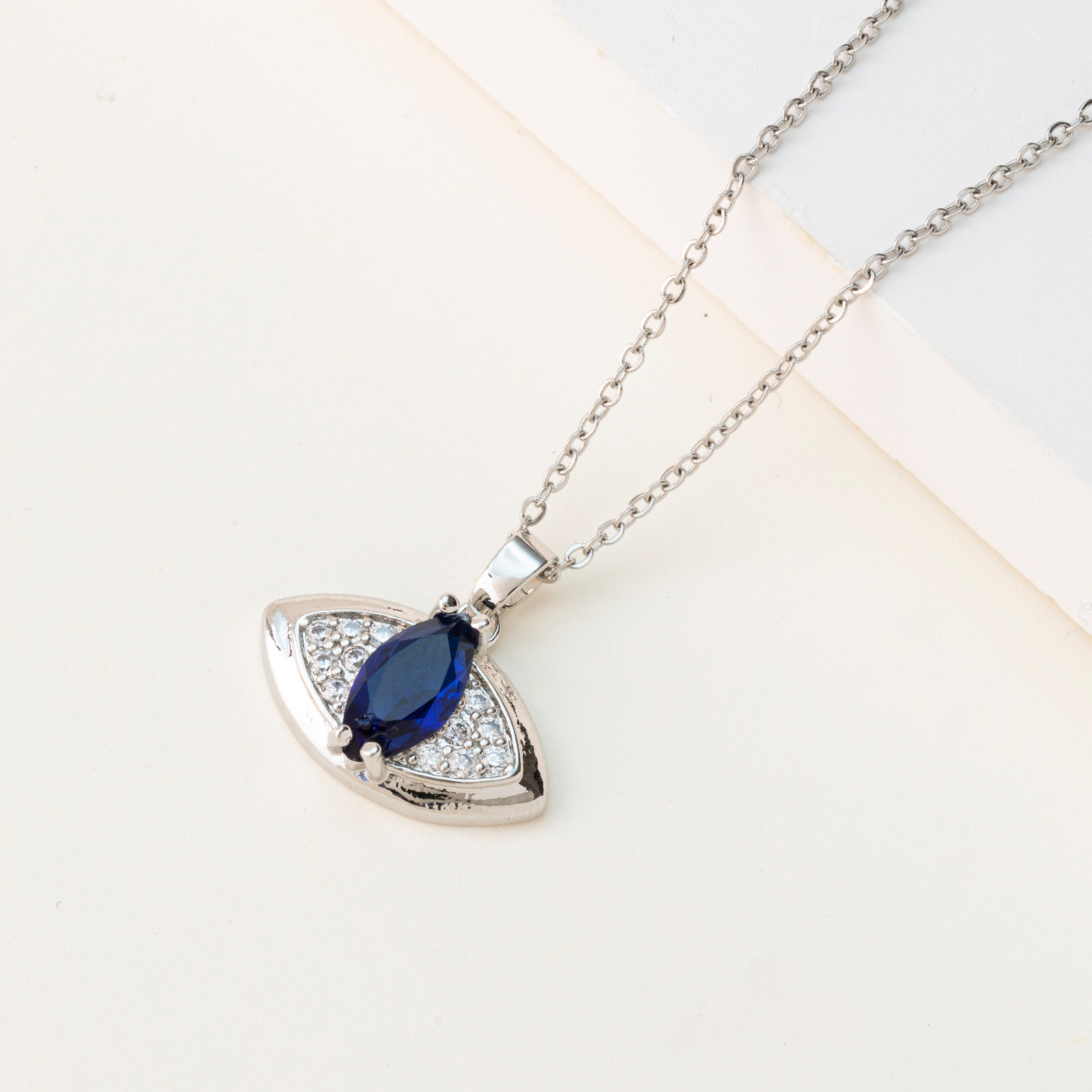 A popular cross-border bestseller in Europe and America: Evil eye pendant necklace, titanium steel collarbone chain, copper-plated 18K gold fashionable sweater chain Application Scenario