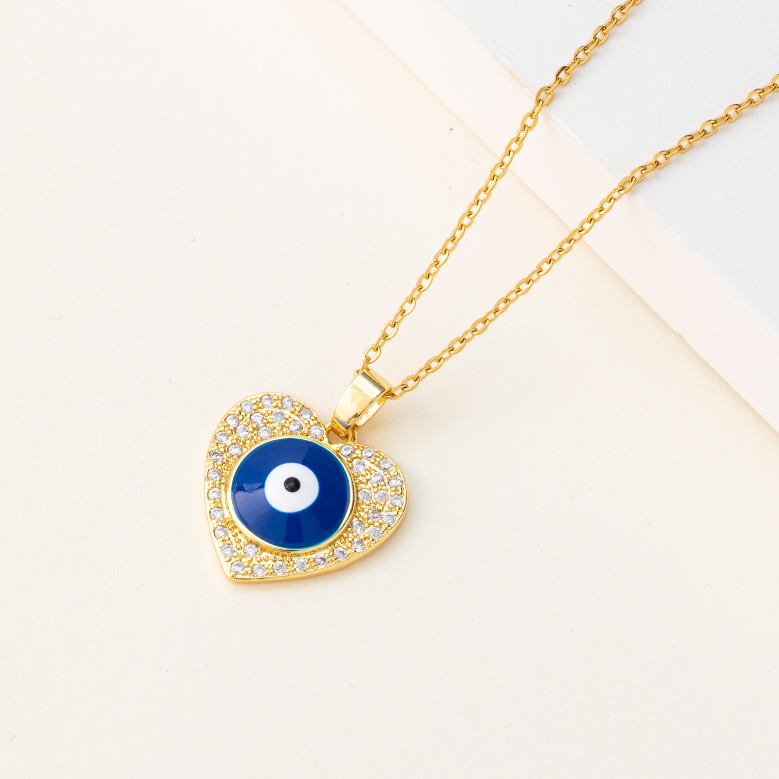 European and American cross-border evil eye necklace, zircon pendant, stainless steel necklace, oil-drip, brass plated with fashionable gold collarbone chain Application Scenario