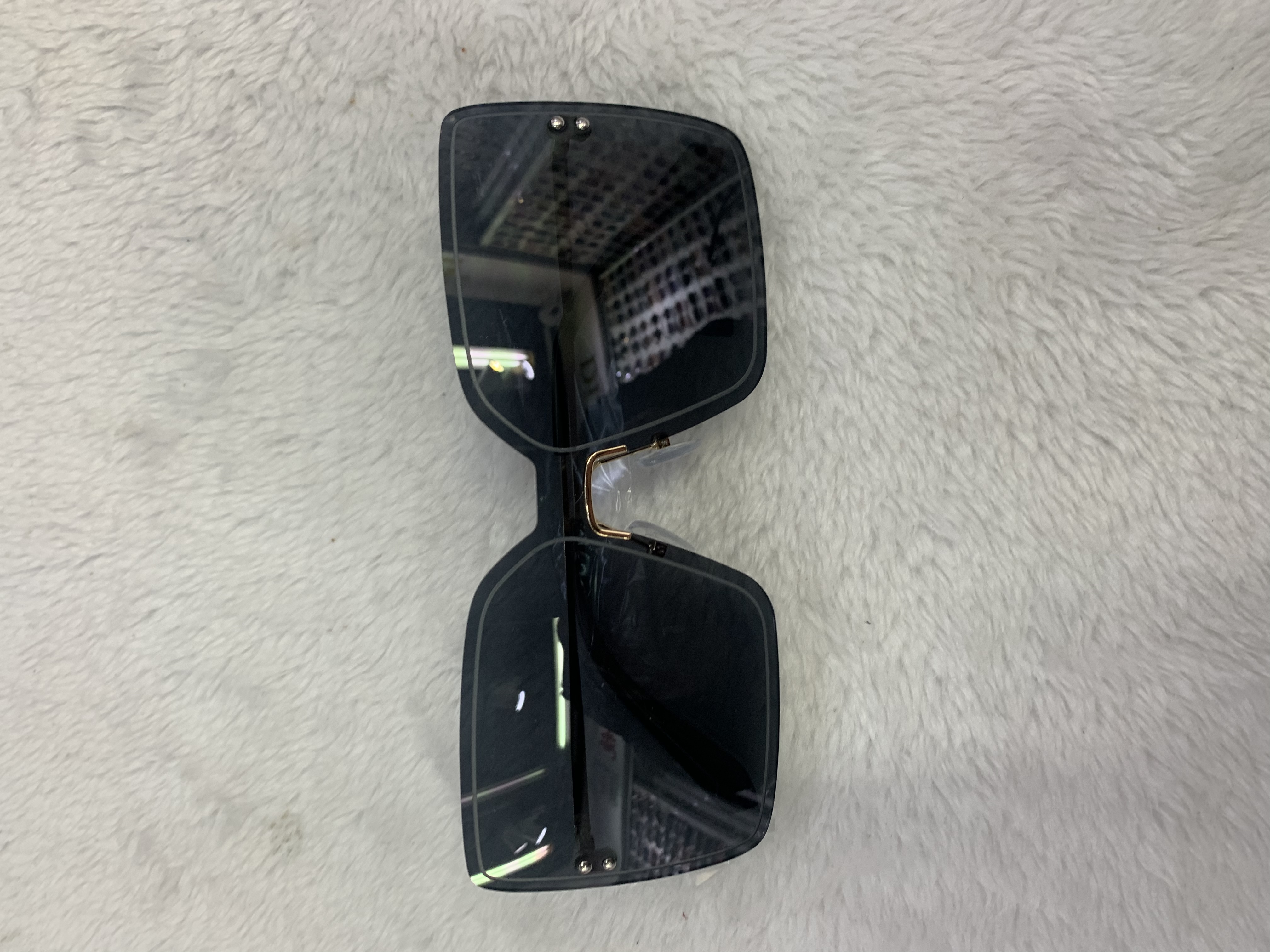 2022 Frameless square striped personalized and fashionable women's sunglasses details Picture