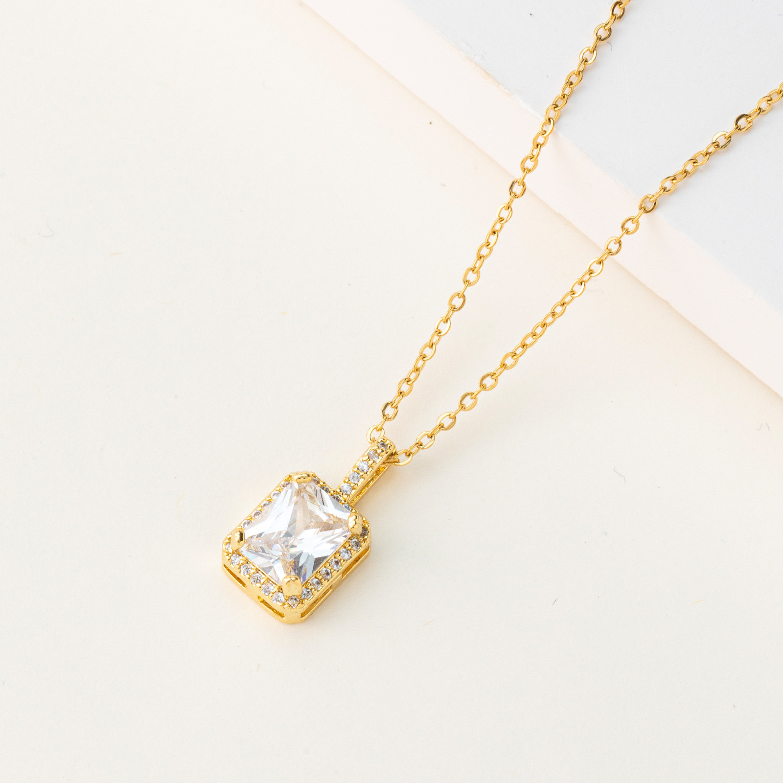 AAA Zircon inlaid necklace pendant necklace, fashionable European and American quality collarbone chain, cross-border supply source manufacturer Item Picture