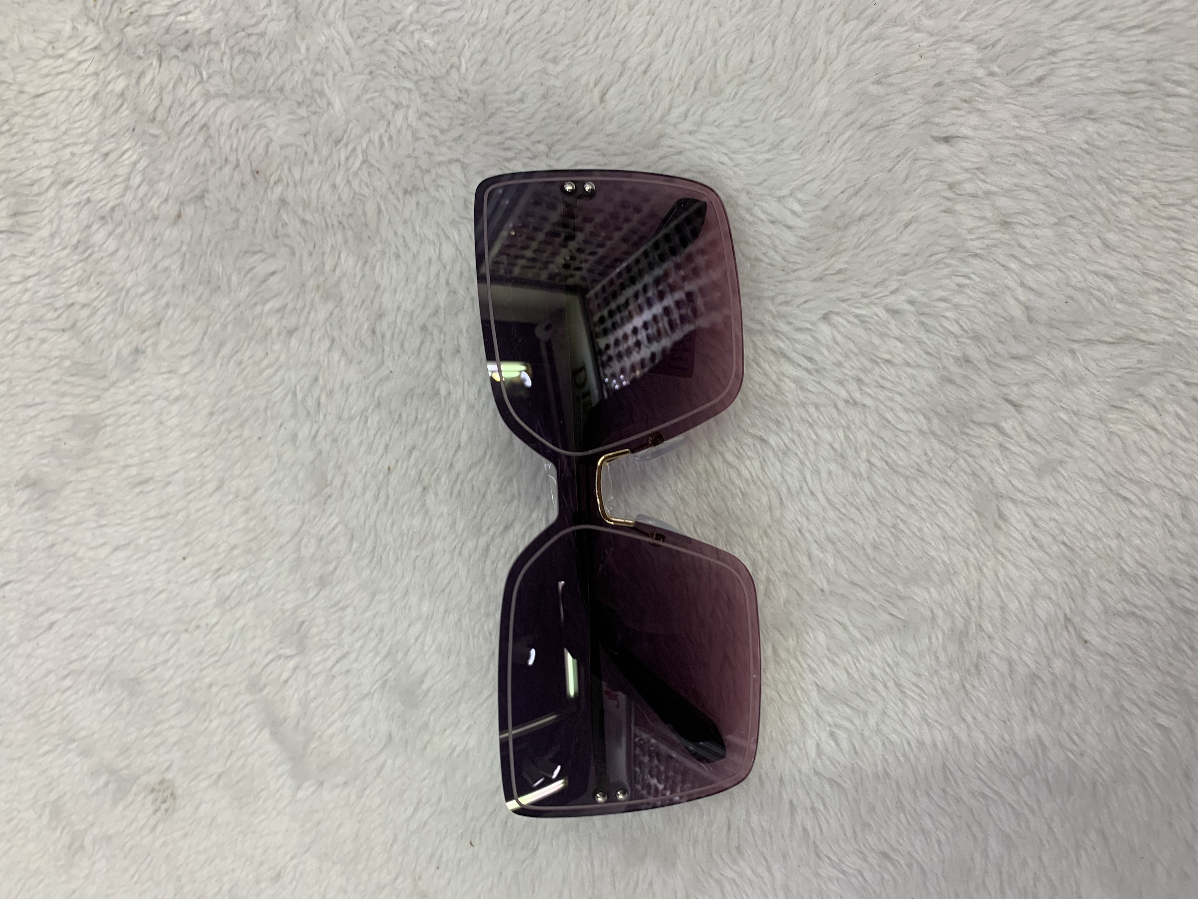 2022 Frameless square striped personalized and fashionable women's sunglasses Item Picture