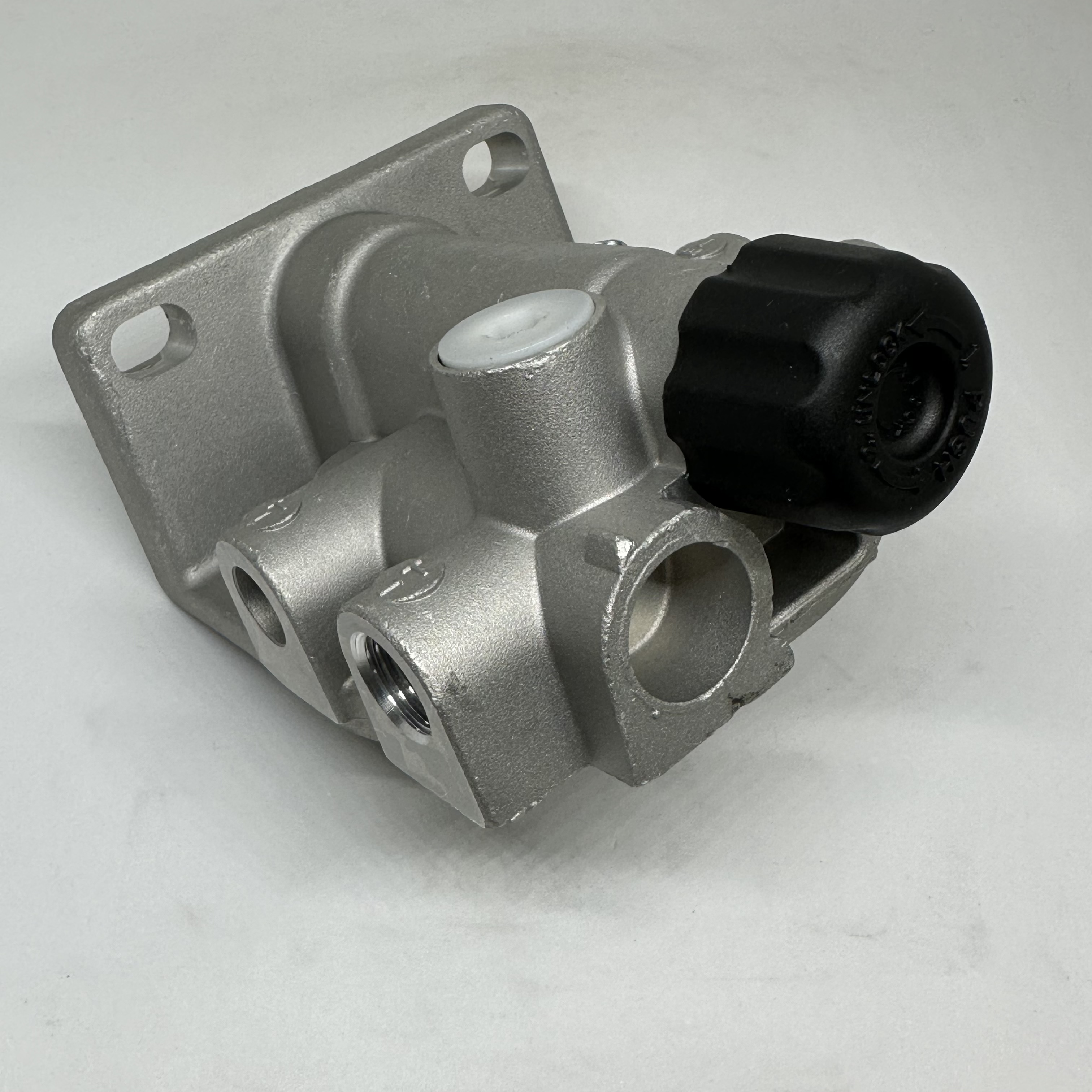 Suitable for Volvo construction machinery parts diesel filter base 11110702 11110708 Specification image