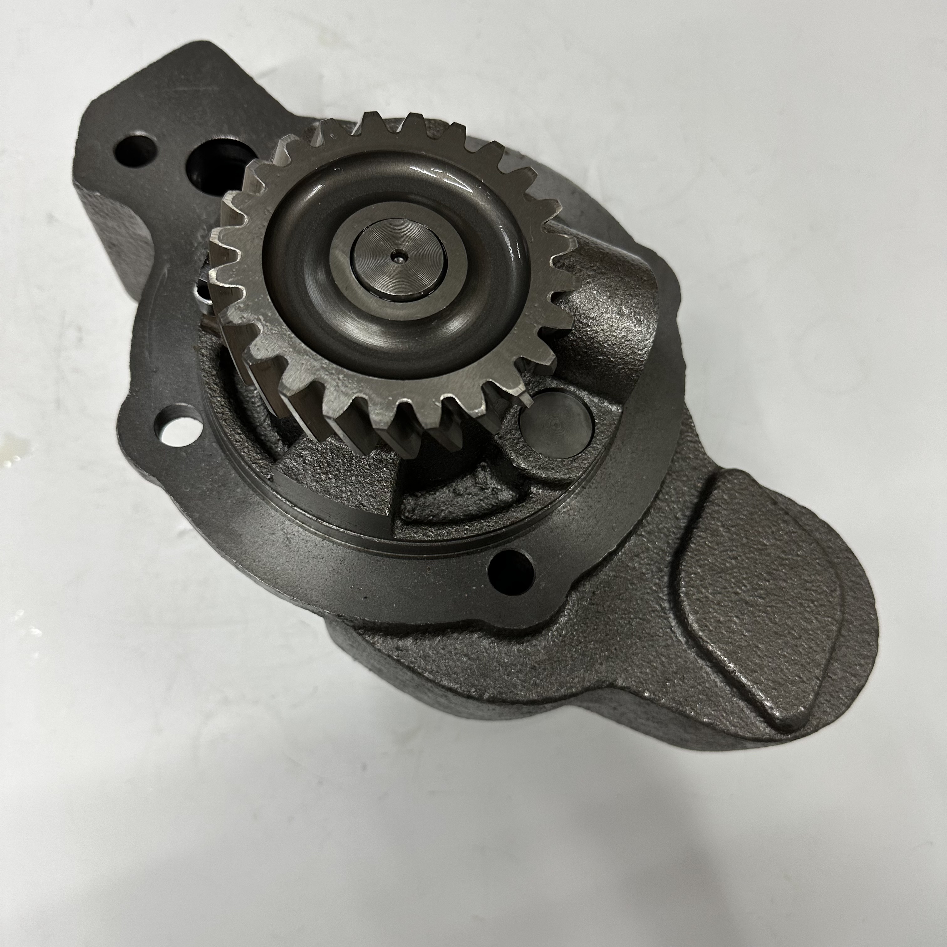 Cummins NTA855,N14,NH220 engine parts oil pump 3042378 Application Scenario