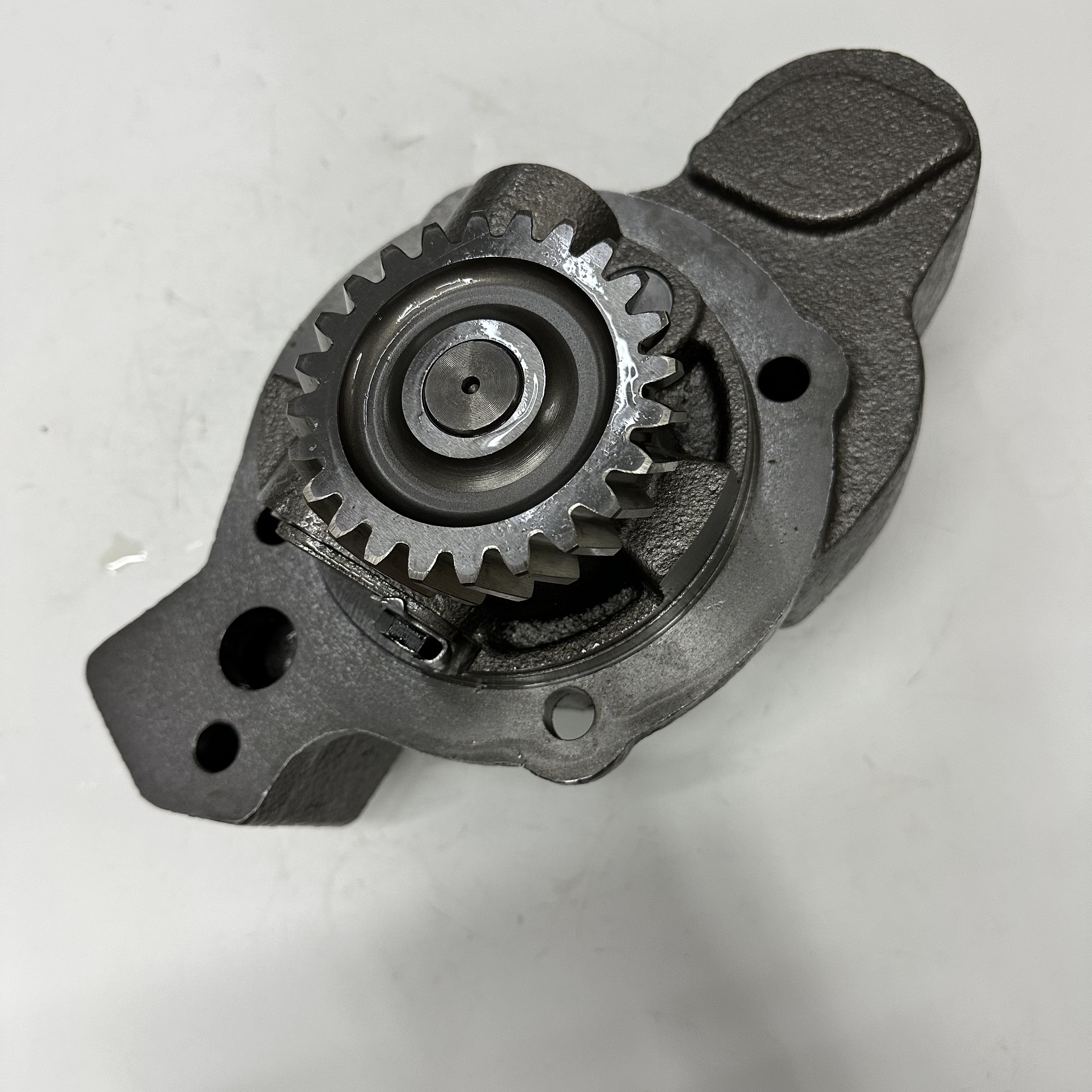 Cummins NTA855,N14,NH220 engine parts oil pump 3042378 details Picture