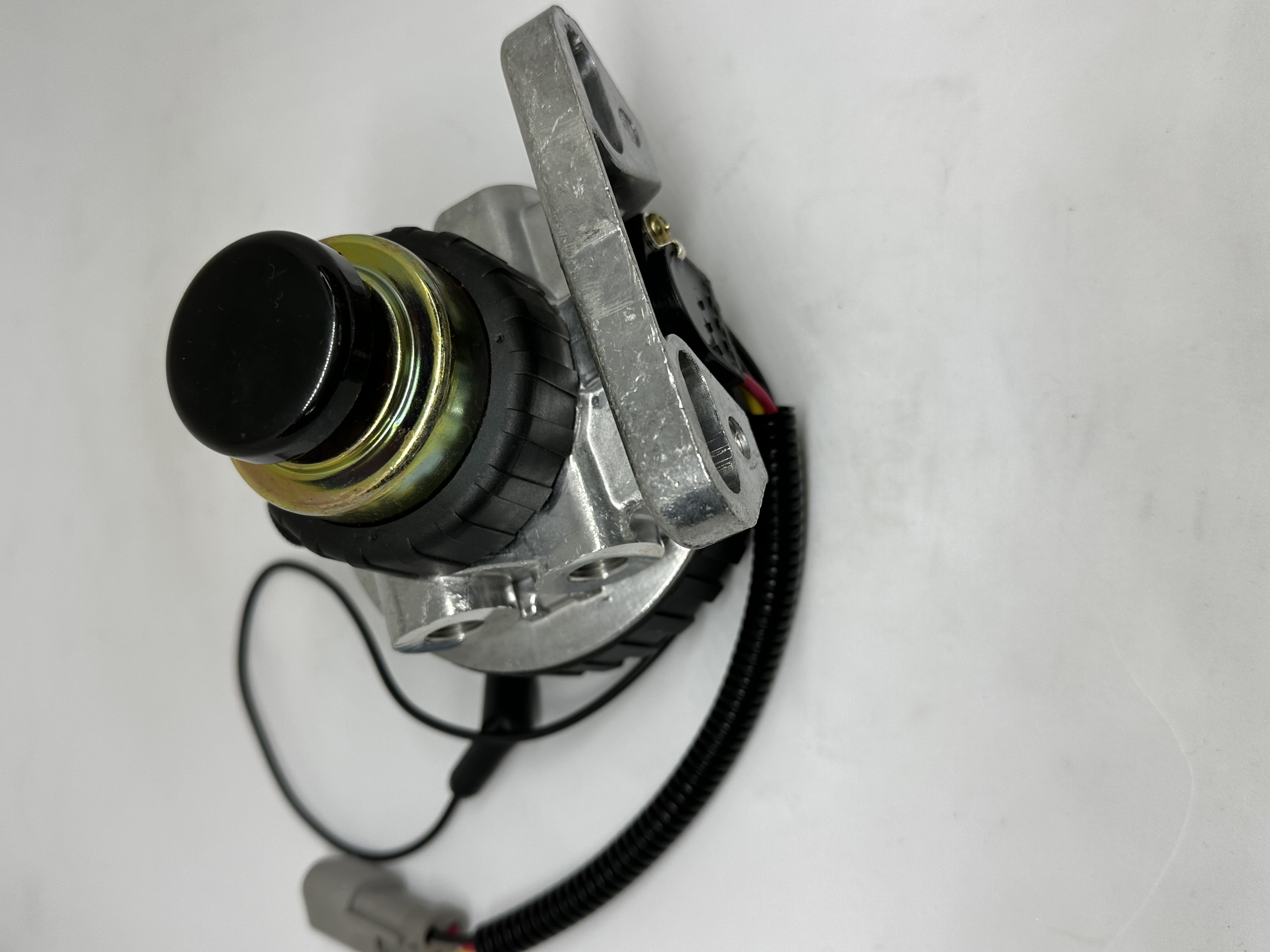 Diesel filter base for construction machinery parts with sensor wire RE541922 P551433 Application Scenario