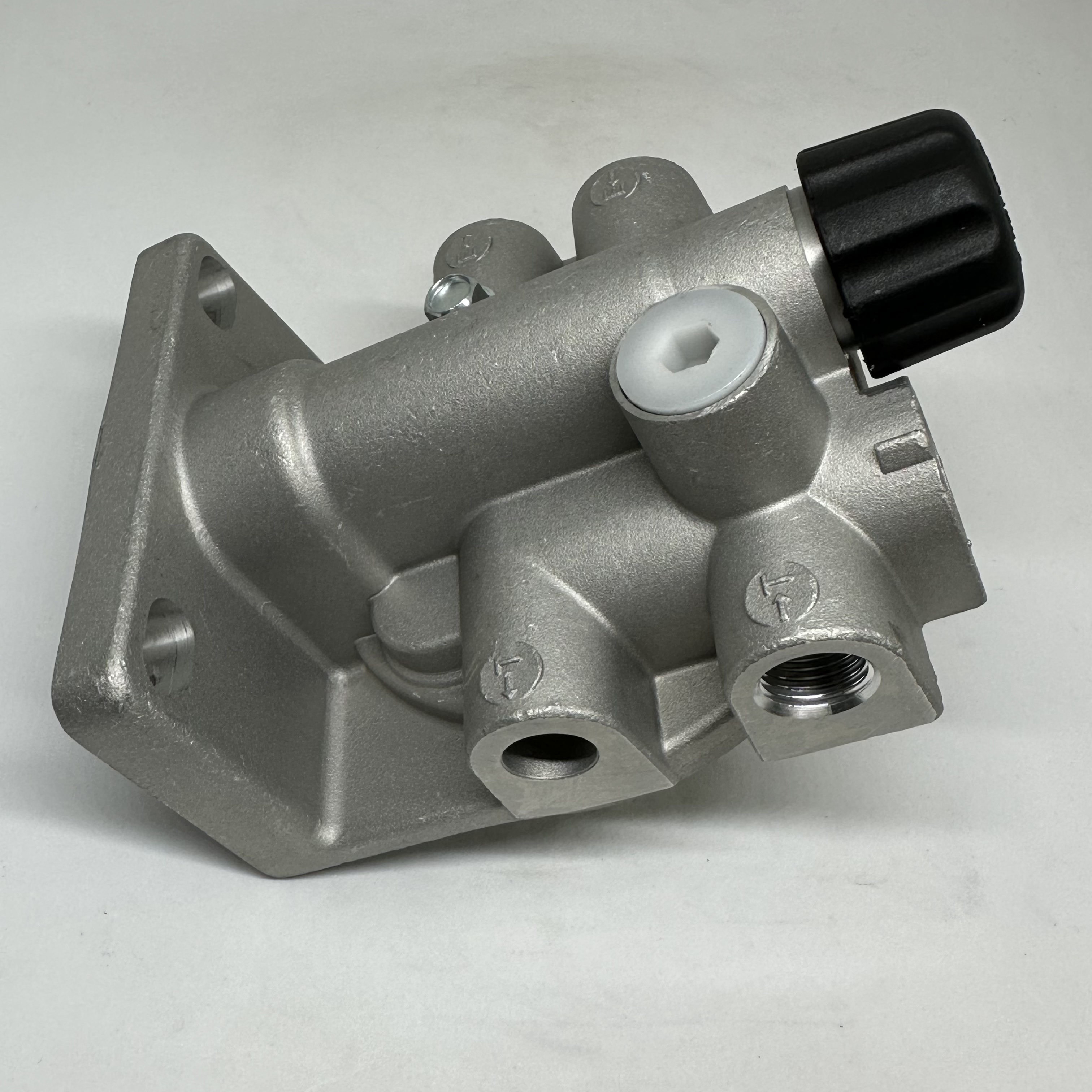Suitable for Volvo construction machinery parts diesel filter base 11110702 11110708 details Picture