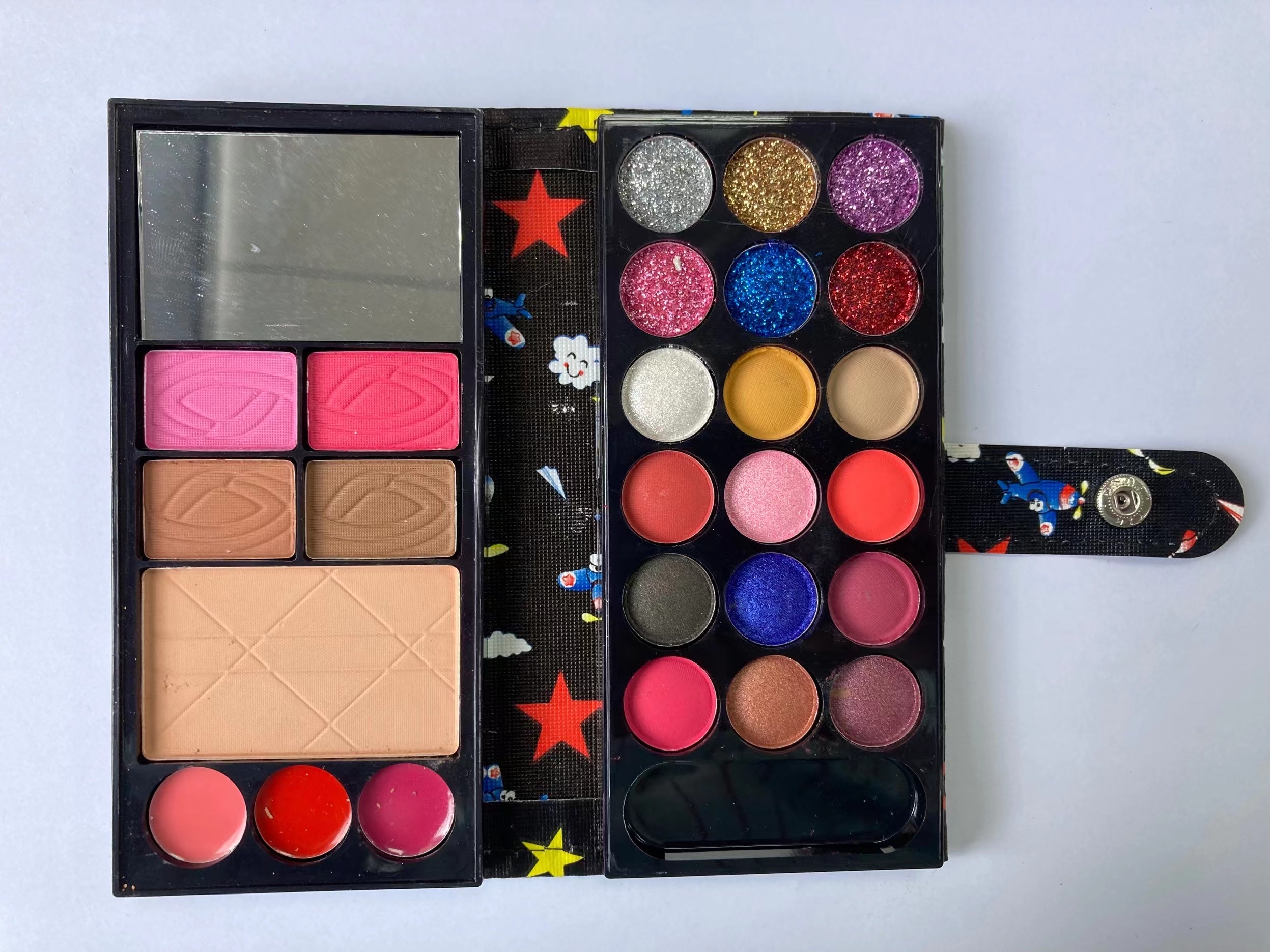 Small leather bag eyeshadow