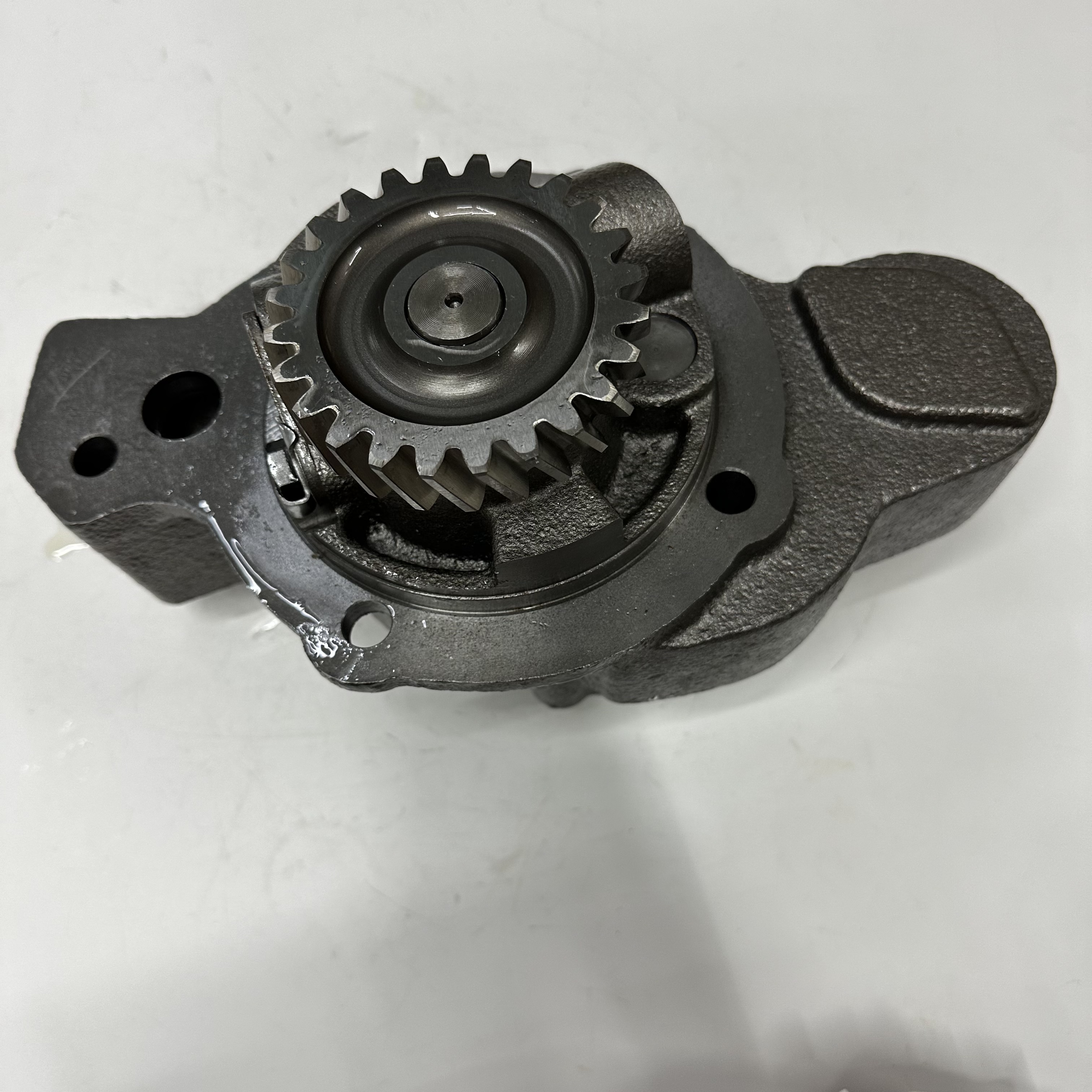 Cummins NTA855,N14,NH220 engine parts oil pump 3042378 Specification image