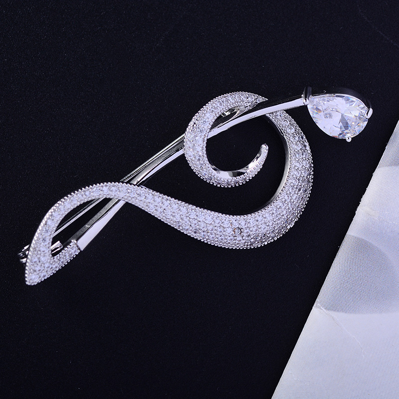 038 Korean version fashionable and elegant note trend, European and American style round brooch, cute and simple, individual style, fashionable and cute women's accessory, clothing accessory, brooch Specification image