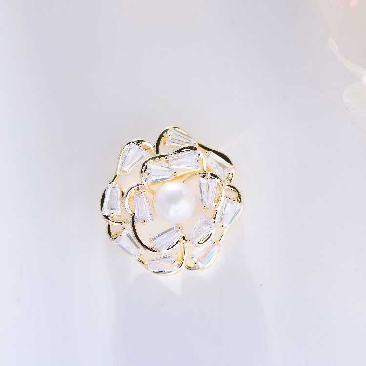 038 Korean style fashionable and elegant airplane trend, European and American style round brooch, cute and simple, individual style, fashionable and cute women's accessory, clothing accessory, brooch details Picture
