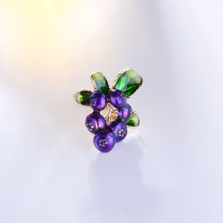 041 Korean-style fashionable and elegant grape trend European and American style round brooch, cute and simple, personalized, fashionable and cute women's accessory clothing accessory brooch