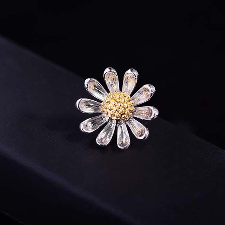 039 Korean version fashionable and elegant Daisy trend, European and American style round brooch, cute, simple and individual, fashionable and cute women's accessory clothing accessory brooch