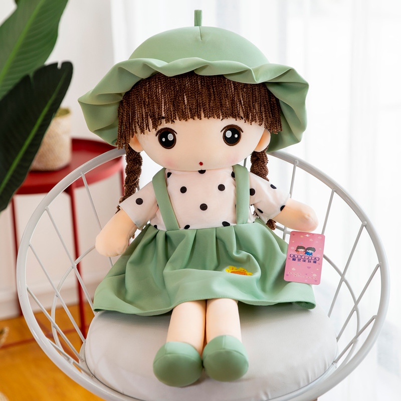 The girl with a carrier doll likes cross-border e-commerce details Picture