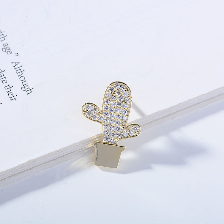 043 Korean version fashionable and elegant cactus trend European and American style round brooch Cute, simple and individual style fashionable and cute women's accessory clothing accessory brooch Application Scenario