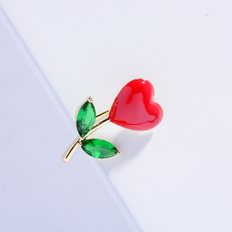 041 Korean version fashionable and elegant flower trend, European and American style round brooch, cute, simple and individual, fashionable and cute women's accessory clothing accessory brooch Application Scenario