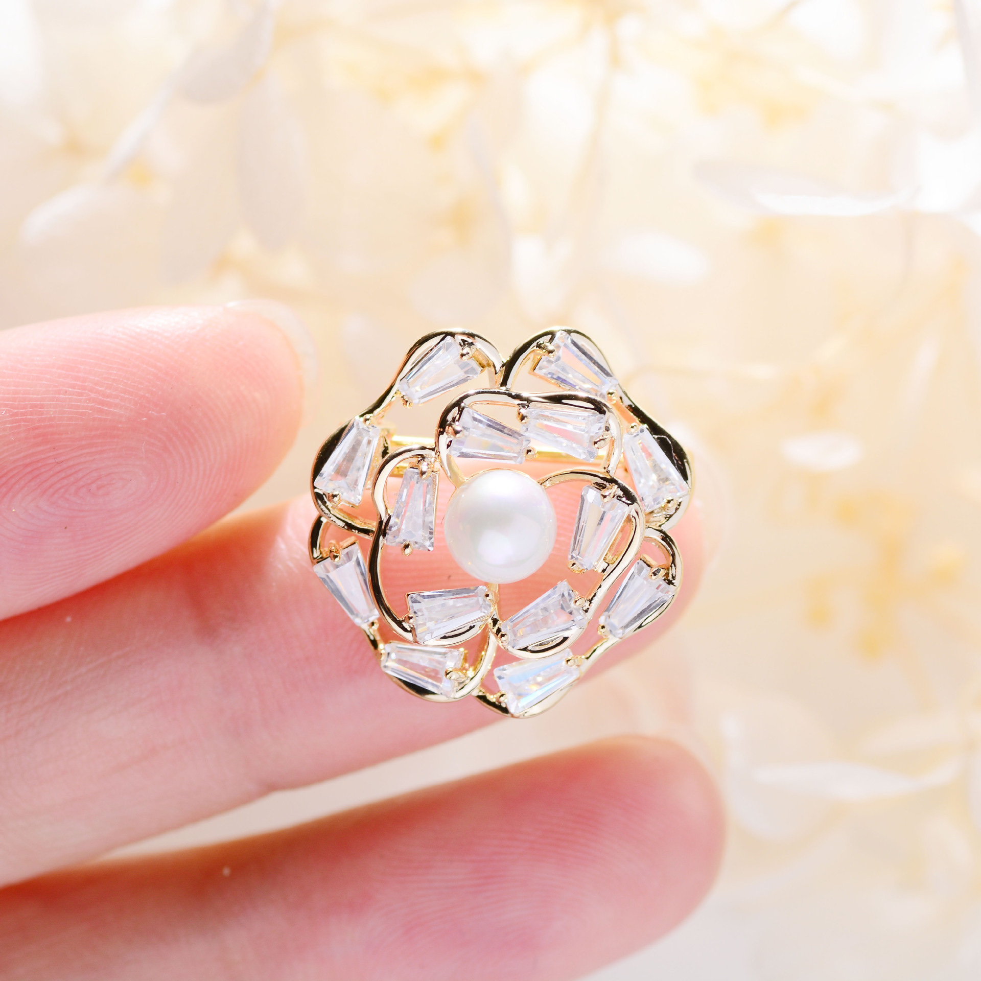 038 Korean style fashionable and elegant airplane trend, European and American style round brooch, cute and simple, individual style, fashionable and cute women's accessory, clothing accessory, brooch